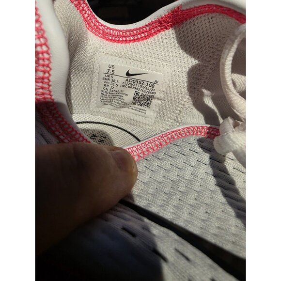 Nike Air Max 270 Motion 2 Women 7.5 Running Shoes White Flash Crimson AO0352-108 - Picture 9 of 9